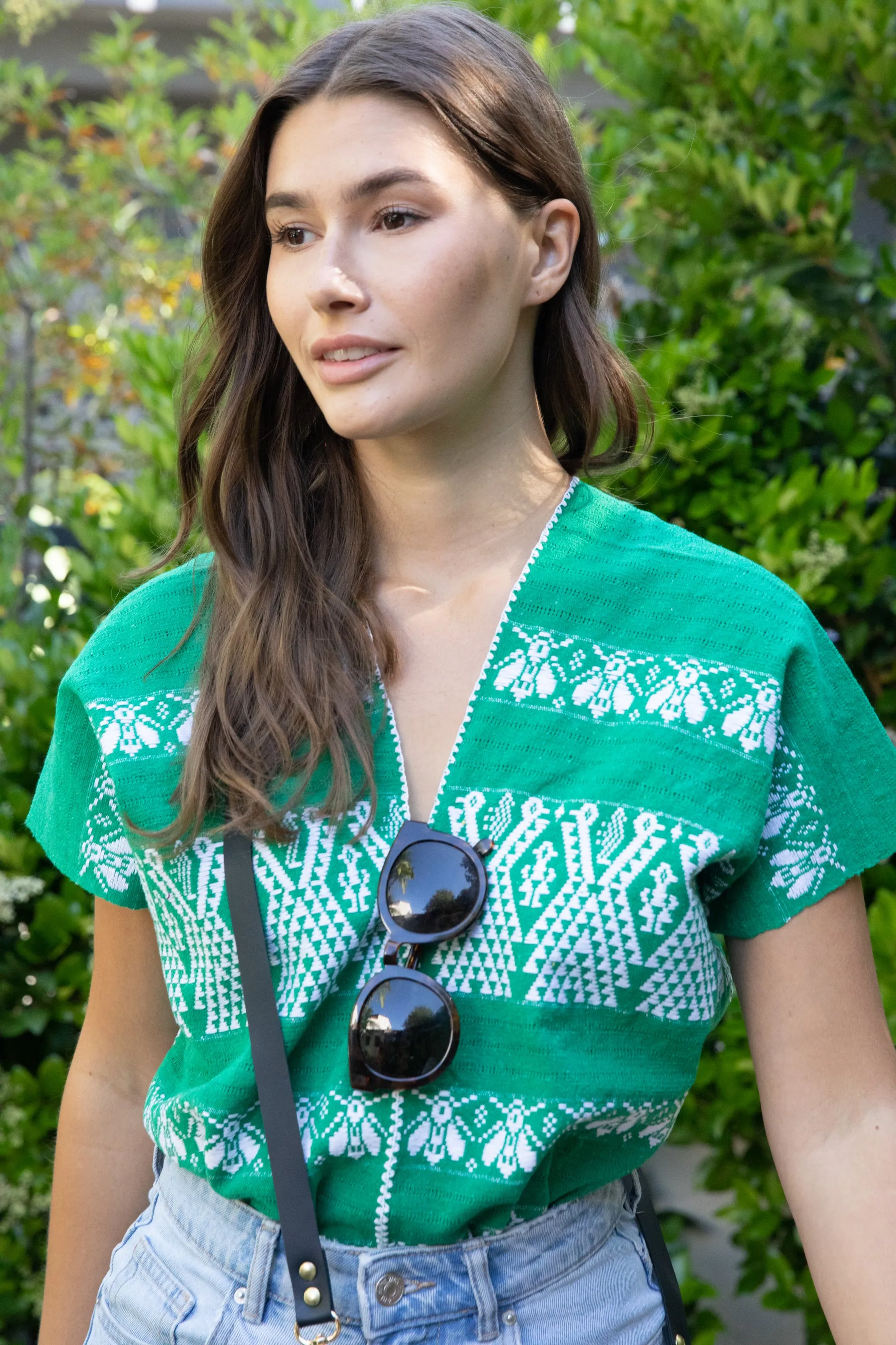 GREEN + WHITE V-NECK CROP