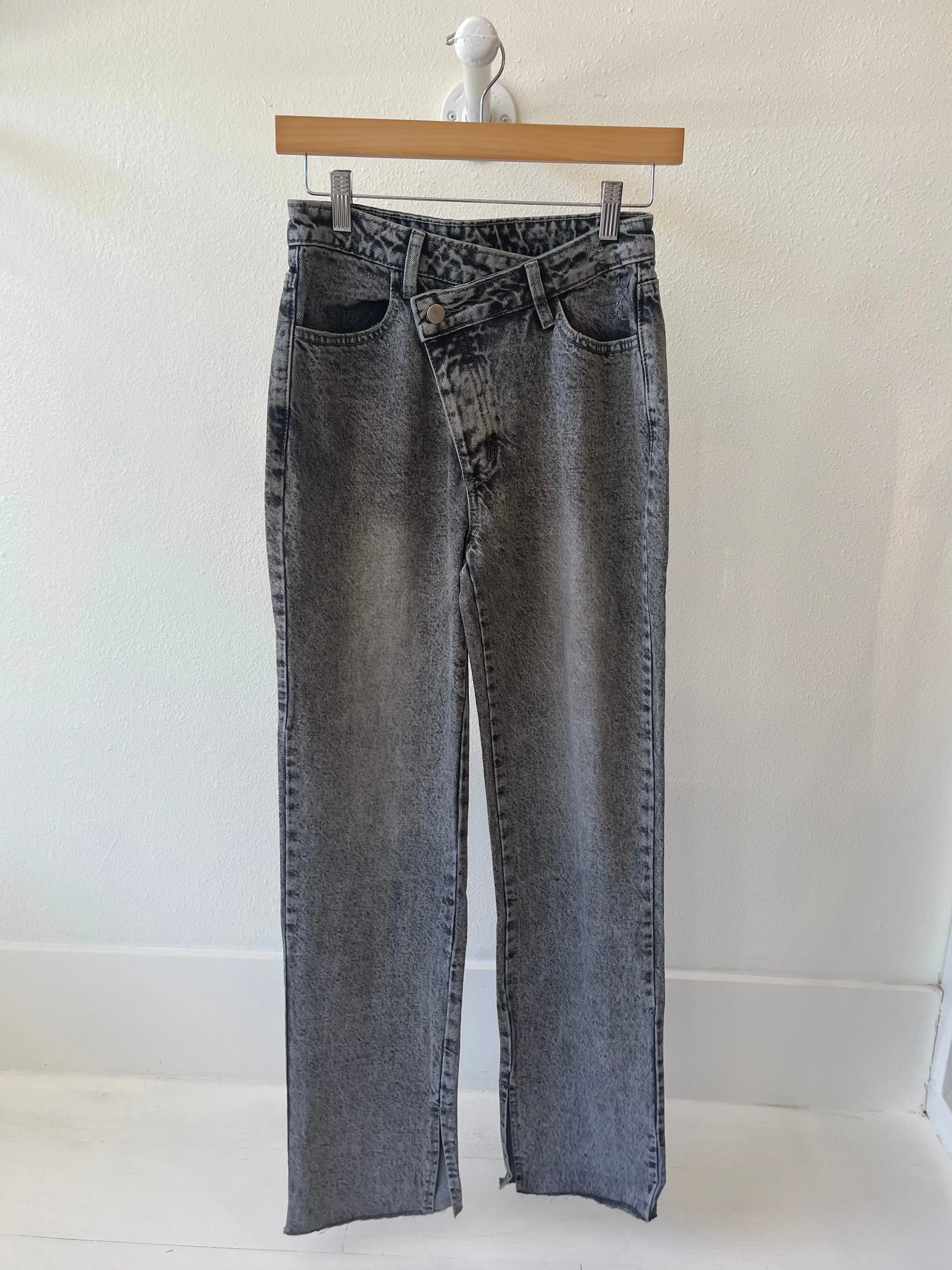 Le Lis Asymmetric Jeans