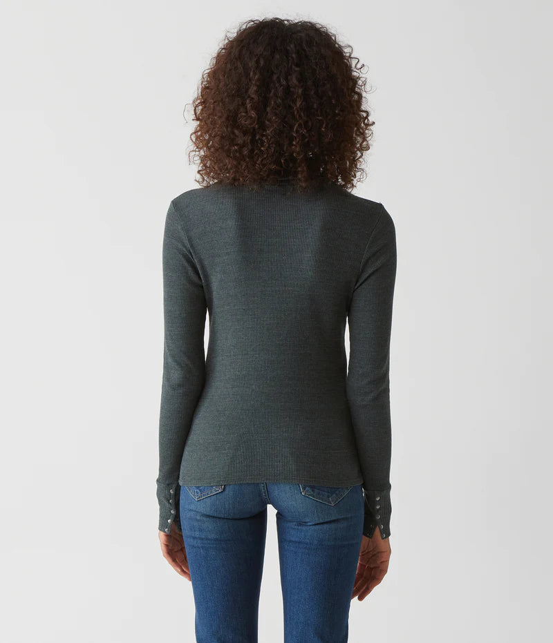 MARA TURTLENECK WITH CUFF SNAPS