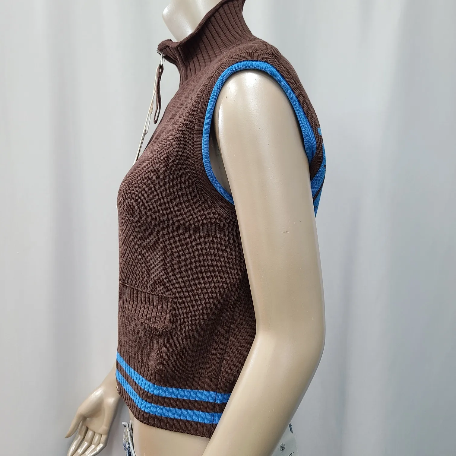 Matin Kim  |Street Style Logo Vests & Gillets