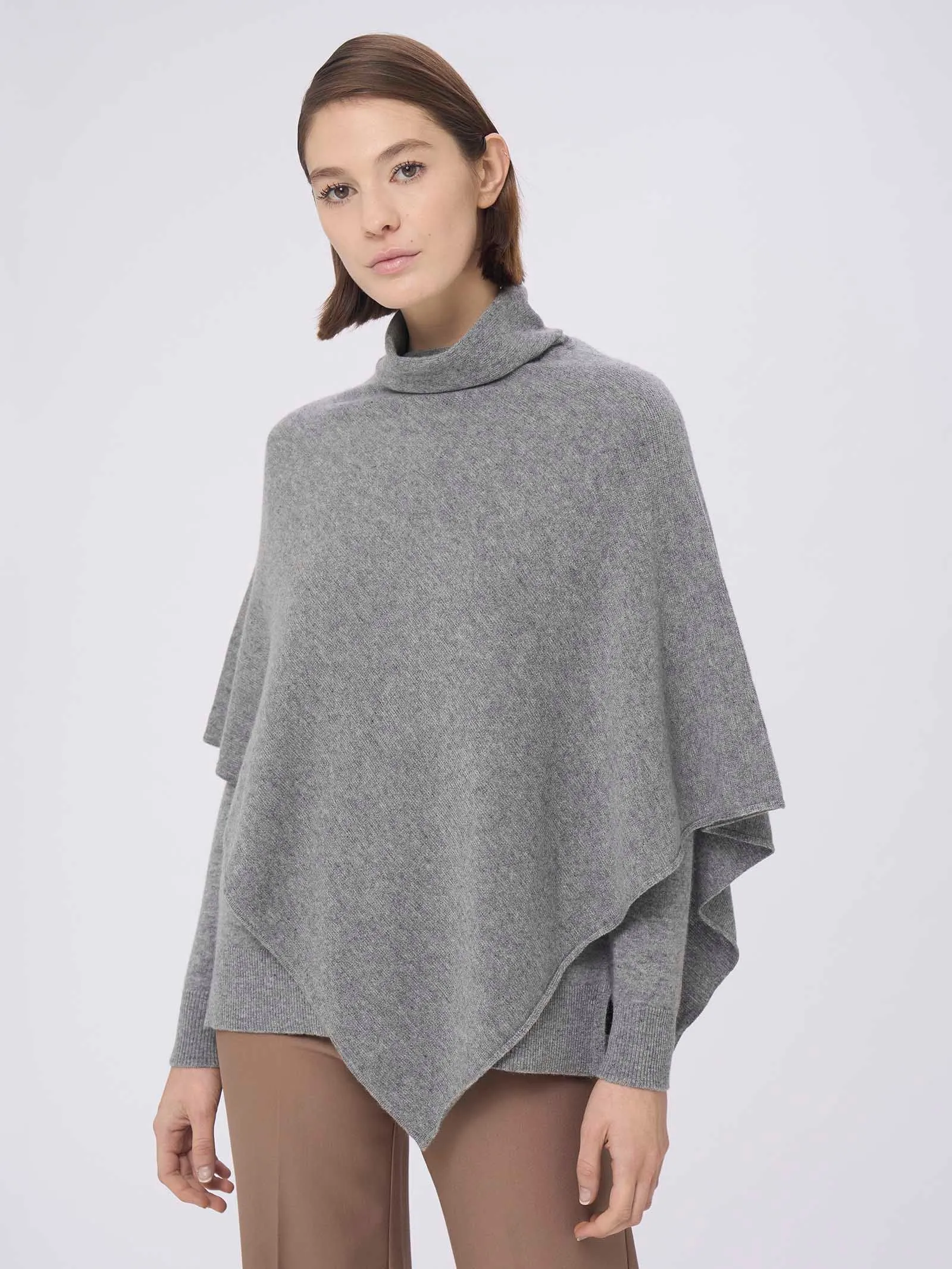 Poncho in filato Cashmerino - Ghiaia Mel.