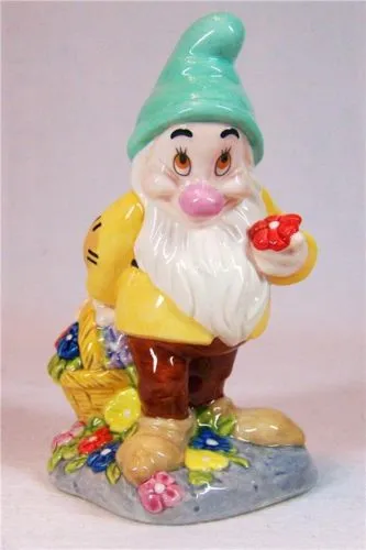 Royal Doulton Figurine Disney Snow White DWARF ~ BASHFUL SW23