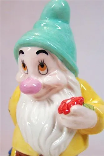 Royal Doulton Figurine Disney Snow White DWARF ~ BASHFUL SW23